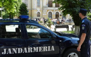 Nu lăsaţi copiii să se …