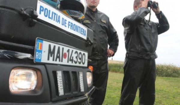 Minoră prinsă de poliţiştii de frontieră în timp ce conducea un autorurism sub îndrumarea iubitului