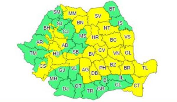 Averse torenţiale, vânt şi grindină în judeţele Moldovei