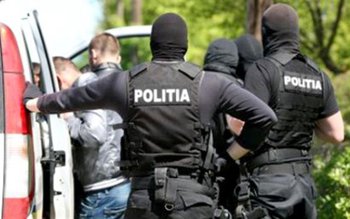 Urmăriţi internaţionali, depistaţi de poliţiştii …