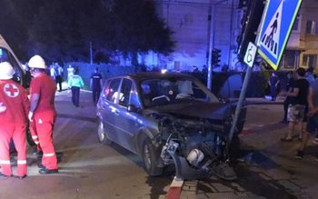 Inconștiență totală! Și-a lăsat prietenul …