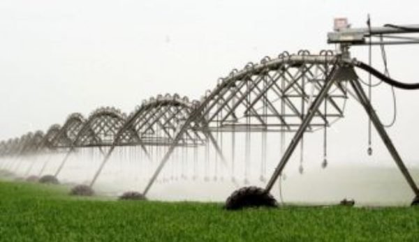Liber la irigaţii gratuite. MADR: Legea care permite fermierilor să aibă acces la apă gratuit îşi produce efectele