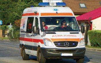 Trei pasageri aflați într-un autoturism …