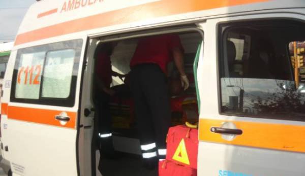 Adolescentă transportată la Spitalul Dorohoi după ce a fost rănită într-un accident produs de o șoferiță imprudentă
