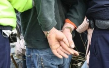 Hoț de icoane prins de …