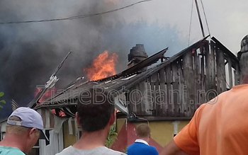 Două case distruse dintr-un foc. …