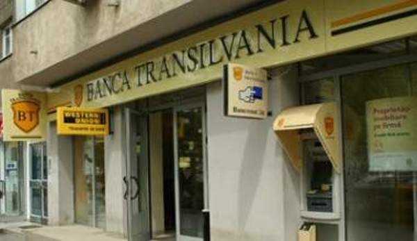 Clienții Băncii Transilvania nu vor putea folosi cardul în noaptea de sâmbătă spre duminică