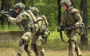 Se fac recrutări în armata …