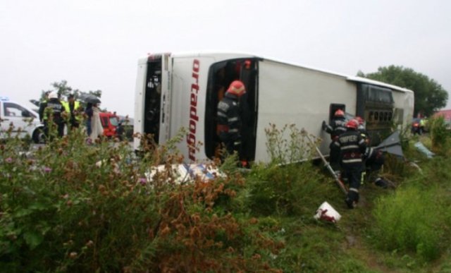 Accident GRAV: autocar răsturnat în Ungaria. Un cetățean român în stare gravă!