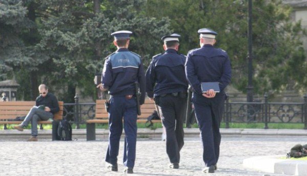 Prefectul de Botoşani propune ca jandarmii şi poliţiştii să patruleze alături de voluntari romi, în cartierele locuite de minoritate