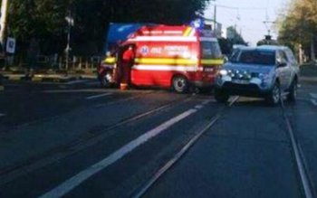 Un echipaj SMURD care transporta …