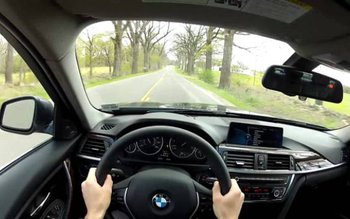 O tânără a furat mașina …