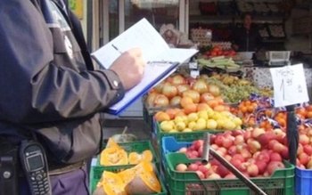 Comerţul ilegal cu fructe şi …