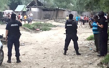 Scandal în Suceava. Mascaţii, atacaţi …