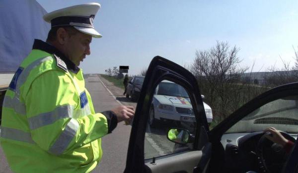 Dosar penal pentru un tânăr depistat la volan fără a deține permis de conducere
