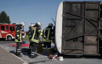 Un autocar cu 49 de …