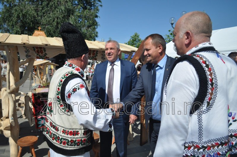 Oficialitățile județului prezente la deschiderea Festivalului Tradițiilor Meșteșugărești - Dorohoi 2017 - FOTO