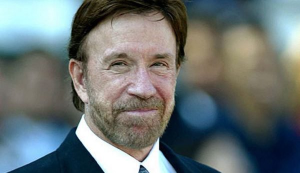 Veste tristă: Chuck Norris a suferit două atacuri de cord în mai puţin de o oră