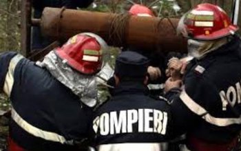 Bărbat înecat în fântână, scos …