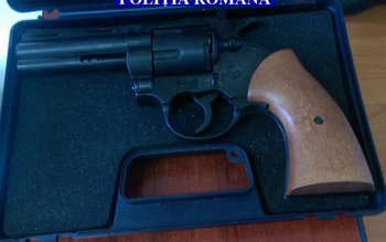 Razii cu mascații la Botoșani. …