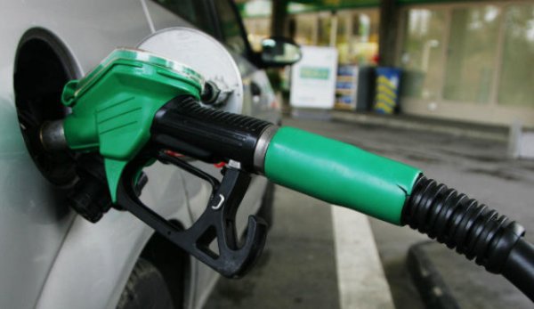 Ce surpriză îi așteaptă pe șoferi la pompă. De astăzi, accizele la carburanți sunt mai mari