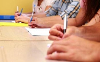 Elevii contestă calendarul examenului de …