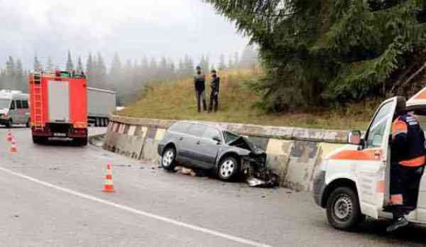 Accident! Doi botoşăneni au ajuns la spital după ce un autoturism și o autobasculantă s-au ciocnit într-o curbă periculoasă