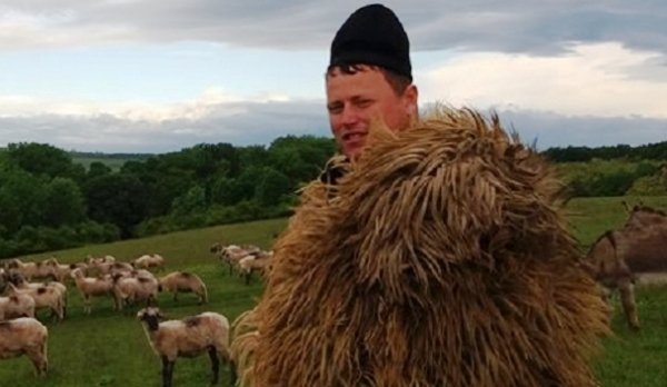 Cel mai îndrăgit cioban din România îşi caută dreptatea la DNA