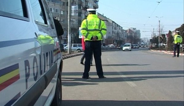 Polițiștii botoșăneni în acțiune: 73 de mașini trase pe dreapta, 21 amenzi aplicate, un permis reținut