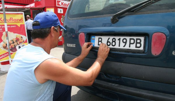 Locuieşti în altă ţară, dar ai domiciliul în România? Iată când trebuie să-ţi înmatriculezi maşina