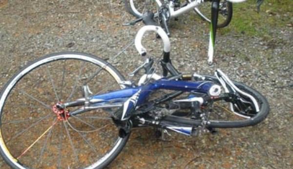 Biciclist în stare de ebrietate accidentat de un tânăr de 16 ani care conducea un motoscuter