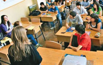 De ce doar elevii din …