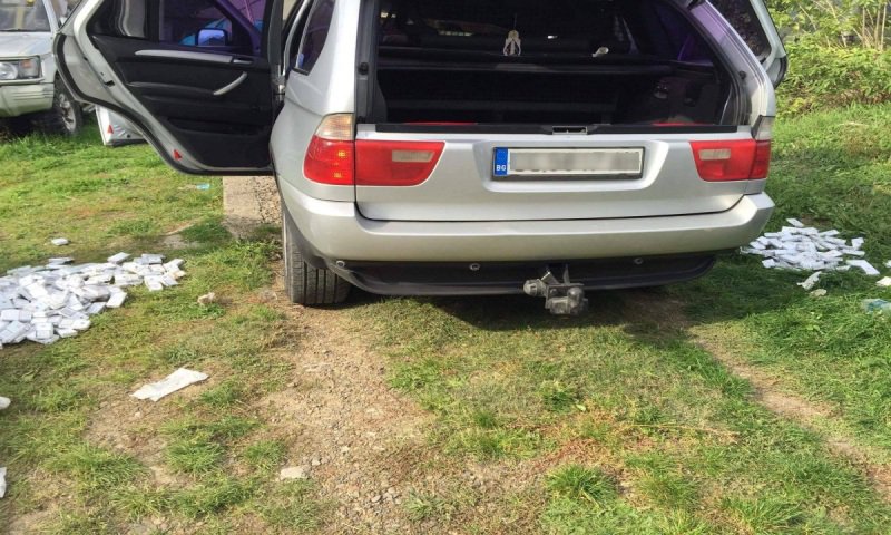 BMW folosit pentru transportul ţigărilor de contrabandă