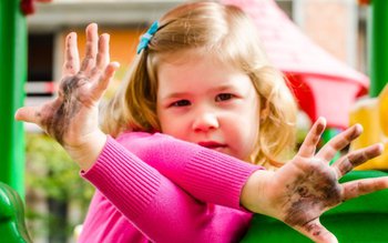 „Boala mâinilor murdare” face ravagii …