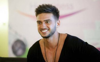 Dorian Popa vrea să-și taie …