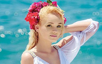 Maria Constantin se vinde la …