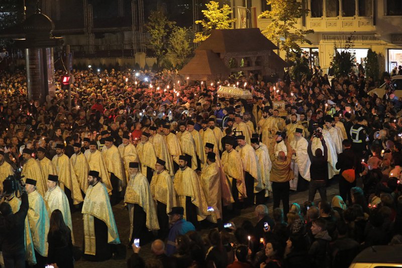 Mii de pelerini, mărturisitori de credință, pe Calea Sfinților de la Iași - FOTO