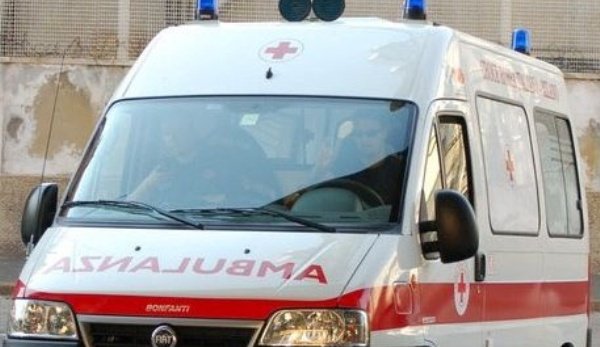 Caz şocant în Italia! O tânără româncă s-a aruncat în gol de la etajul al doilea