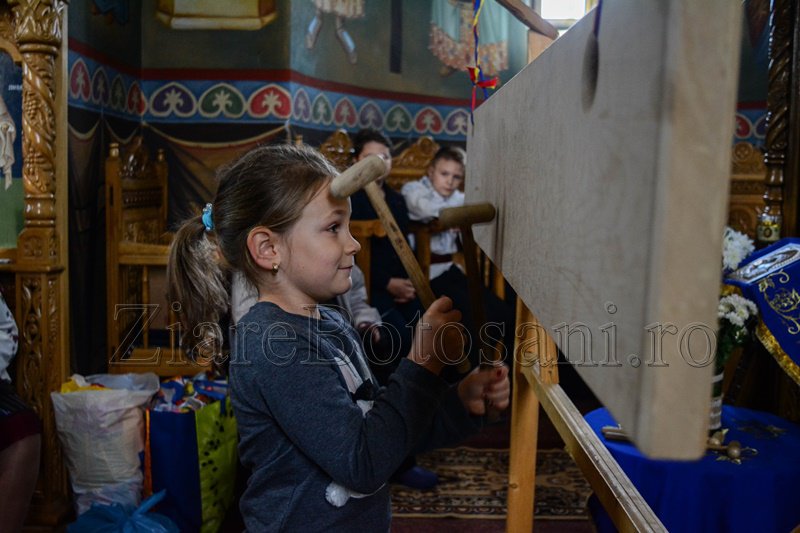 Concurs interjudețean de bătut toaca la Smîrdan - FOTO