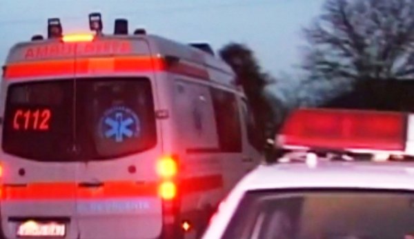 Tragedie! Un băiat de numai 10 ani a murit după ce şi-a prins gâtul în geamul de la portieră