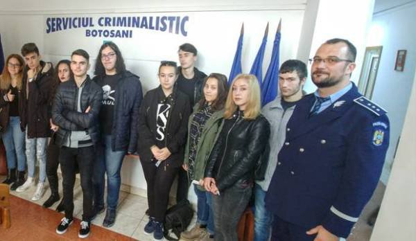 „Şcoala alfel” - Nou prilej de întâlnire a elevilor botoşăneni cu poliţiştii