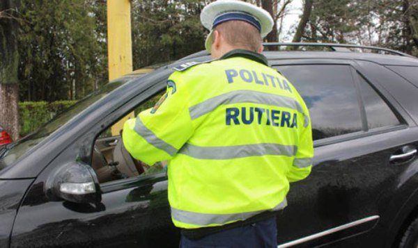 Botoșănean fără permis de conducere depistat în trafic de polițiști