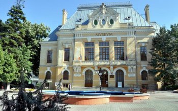 Botoșănenii sunt invitați la vernisajul …