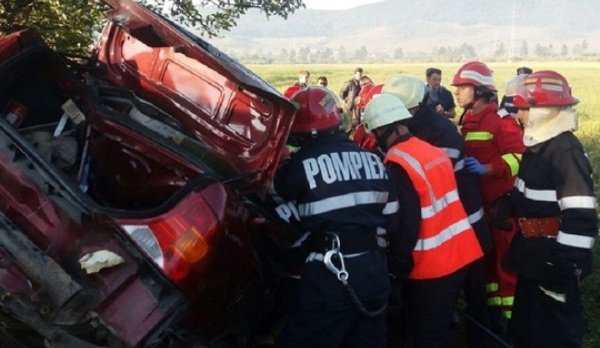 Mașină iesită de pe carosabil. O persoană au ajuns la spital!