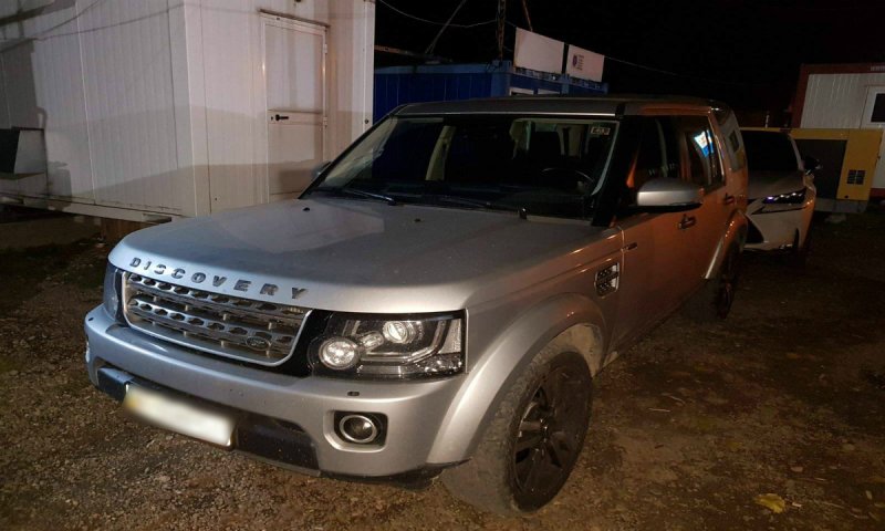 Land Rover de peste 160.000 lei cu numere de înmatriculare false, descoperit de polițiștii de frontieră