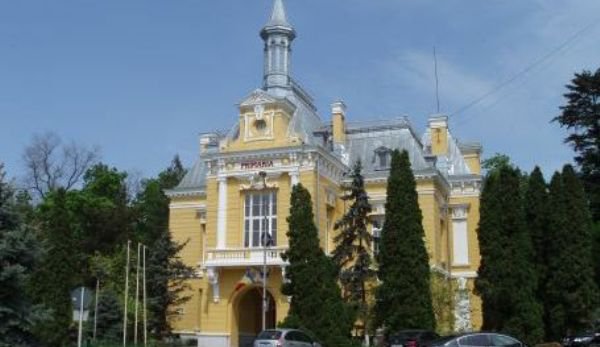 Primăria Botoşani preia peste 37.000 de mp de teren de la MApN pentru a realiza un camping şi o parcare