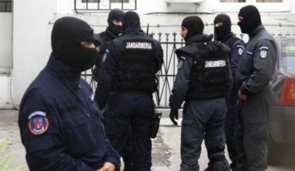 Percheziţii desfăşurate la această oră de poliţiştii din Botoşani, la persoane bănuite de contrabandă cu ţigarete