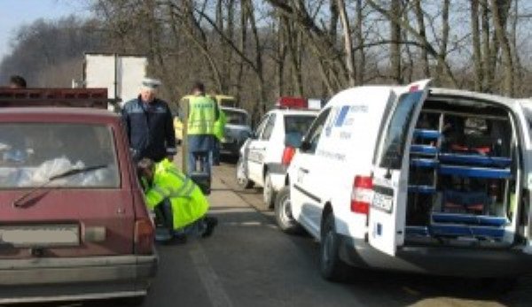 Acţiune a Poliţiei, în colaborare cu RAR, la Botoșani. Peste 170 de şoferi amendaţi în trafic