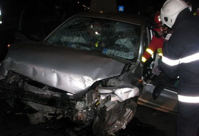 Accident provocat de un adolescent băut și fără permis. Băiatul ar fi furat mașina!