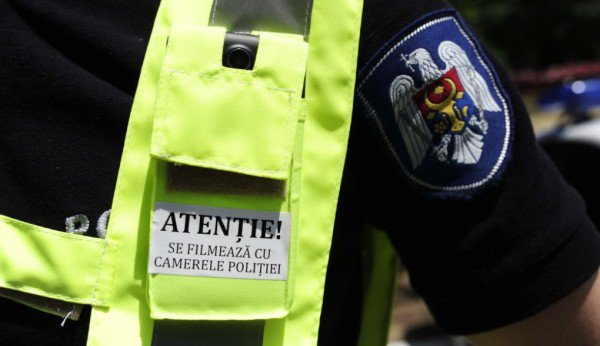 Polițiștii de la Rutieră, dotați cu camere video. Când și de ce poți fi filmat
